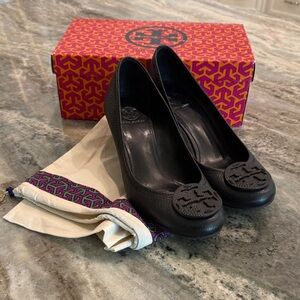 Tory Burch Black Heels with Iconic Logo Accent 10M